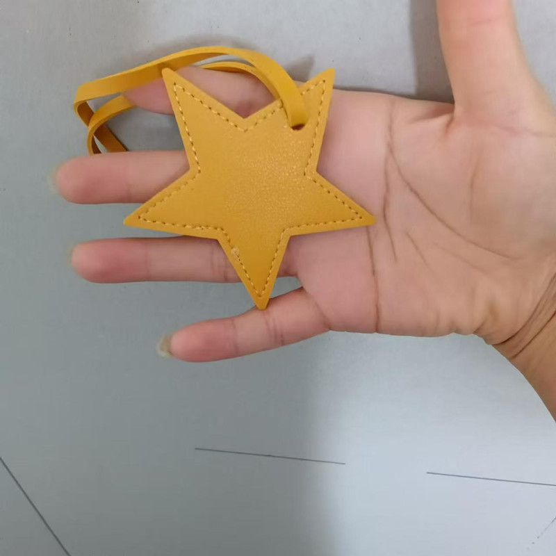 Inicio gratis estrella de cinc - Monogram Keychain Leather reseña y precio